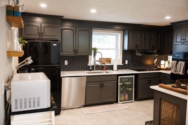 Single Family Residence at 11 Price Rd, Peabody MA 01960, Peabody, photo 2 of 23