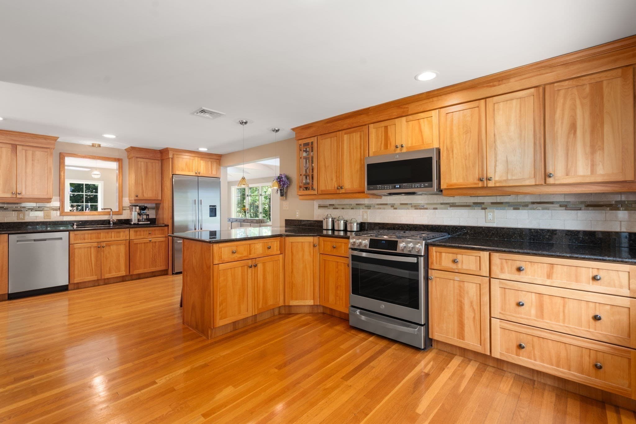 Single Family Residence at 7 Cape Cod Ln, Canton MA 02021, Canton, photo 2 of 33