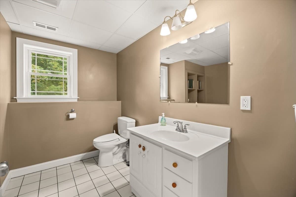 Single Family Residence at 10 Anderson Way, Lakeville MA 02347, Lakeville, photo 37 of 42