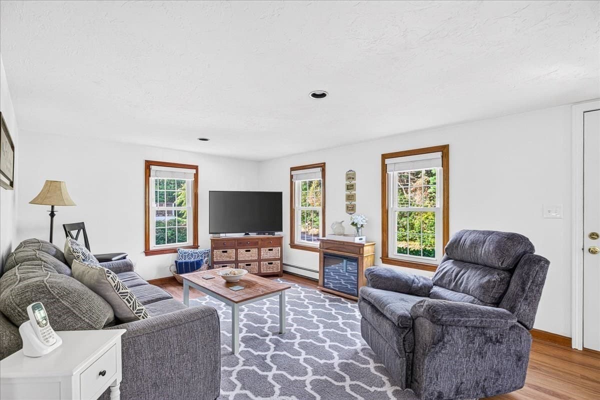 Single Family Residence at 33 White Horse Rd, Plymouth MA 02360, photo 6 of 41