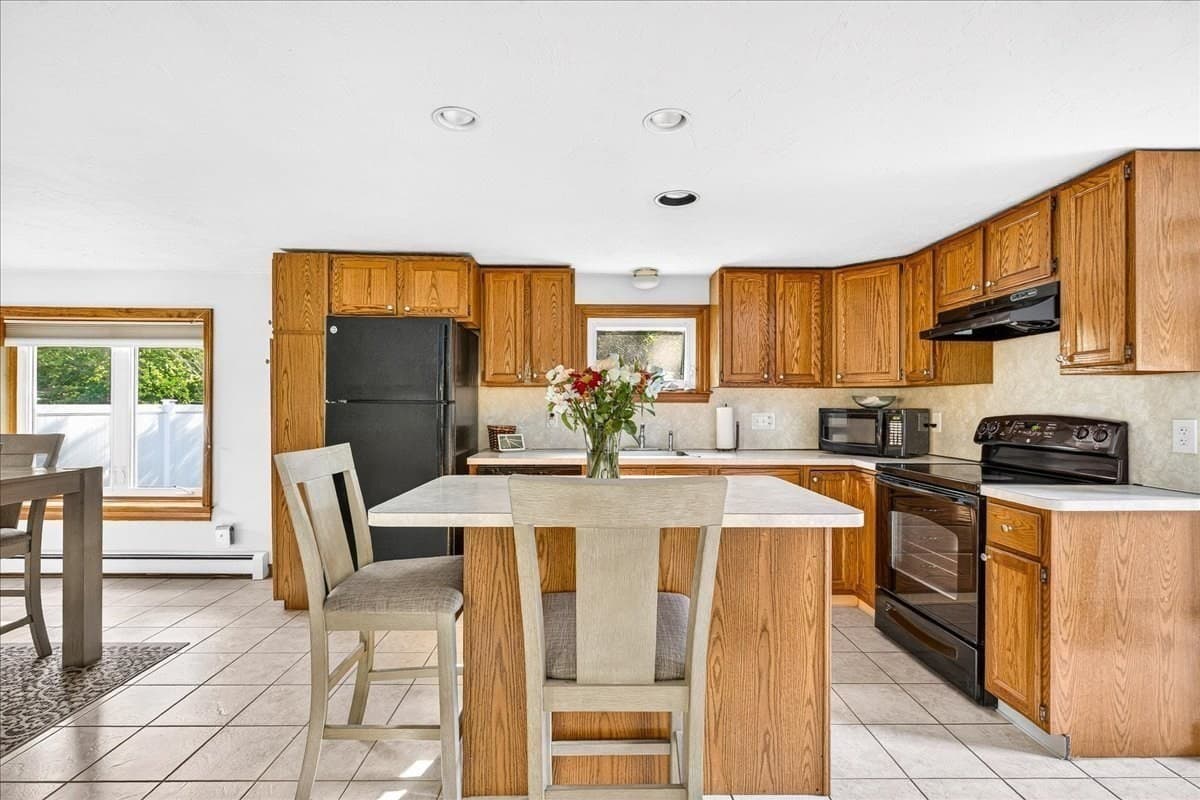 Single Family Residence at 33 White Horse Rd, Plymouth MA 02360, photo 16 of 41
