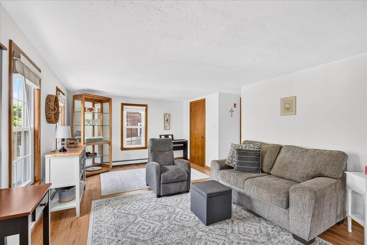Single Family Residence at 33 White Horse Rd, Plymouth MA 02360, photo 7 of 41