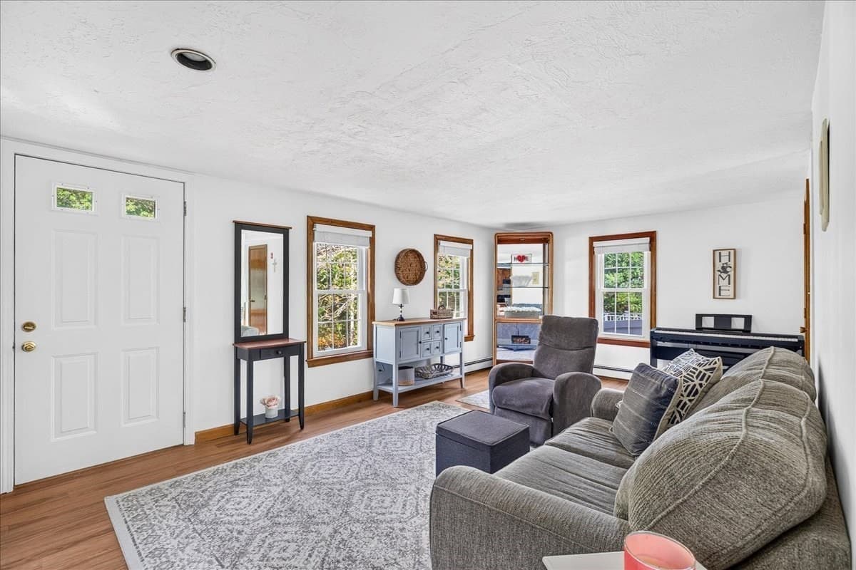 Single Family Residence at 33 White Horse Rd, Plymouth MA 02360, photo 10 of 41