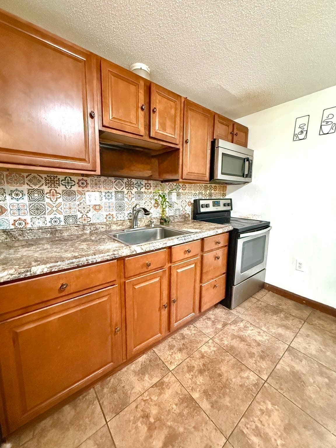 Single Family Residence at 67 Everard St, Worcester MA 01605, Worcester, photo 8 of 21