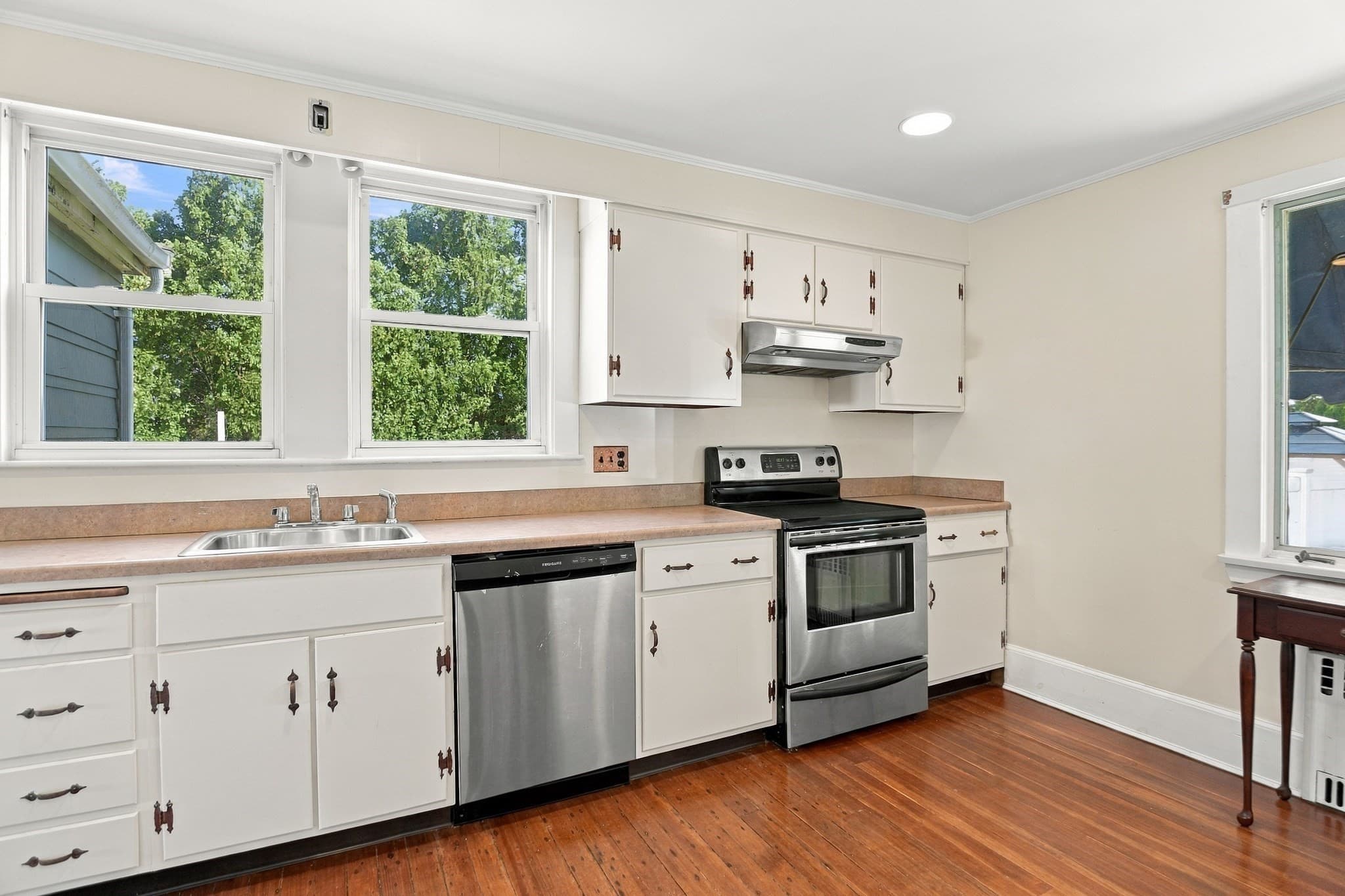 Single Family Residence at 4 Henry Avenue, Woburn MA 01801, Woburn, photo 10 of 38