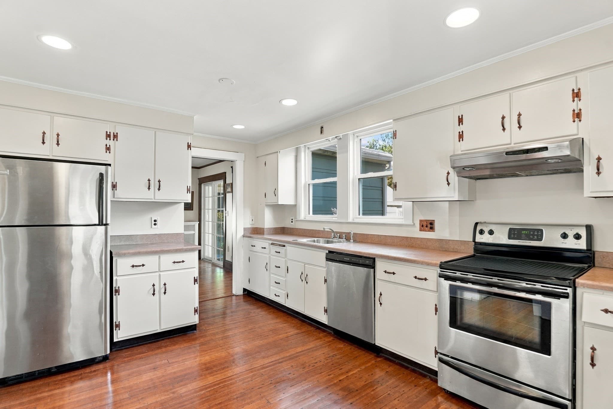 Single Family Residence at 4 Henry Avenue, Woburn MA 01801, Woburn, photo 11 of 38