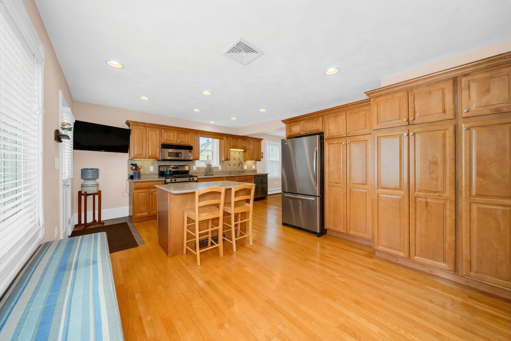Single Family Residence at 21 Kernwood Ave, Beverly MA 01915, Beverly, photo 5 of 42