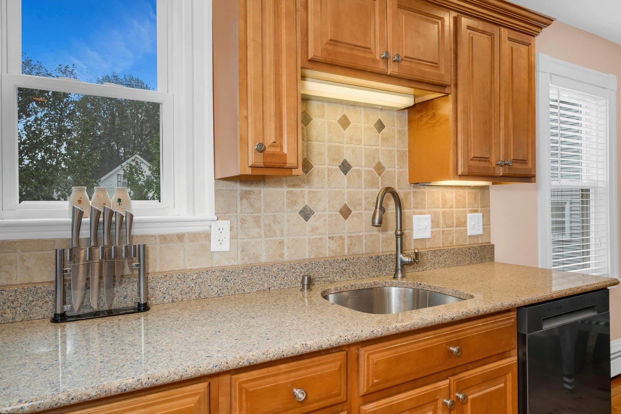 Single Family Residence at 21 Kernwood Ave, Beverly MA 01915, Beverly, photo 9 of 42