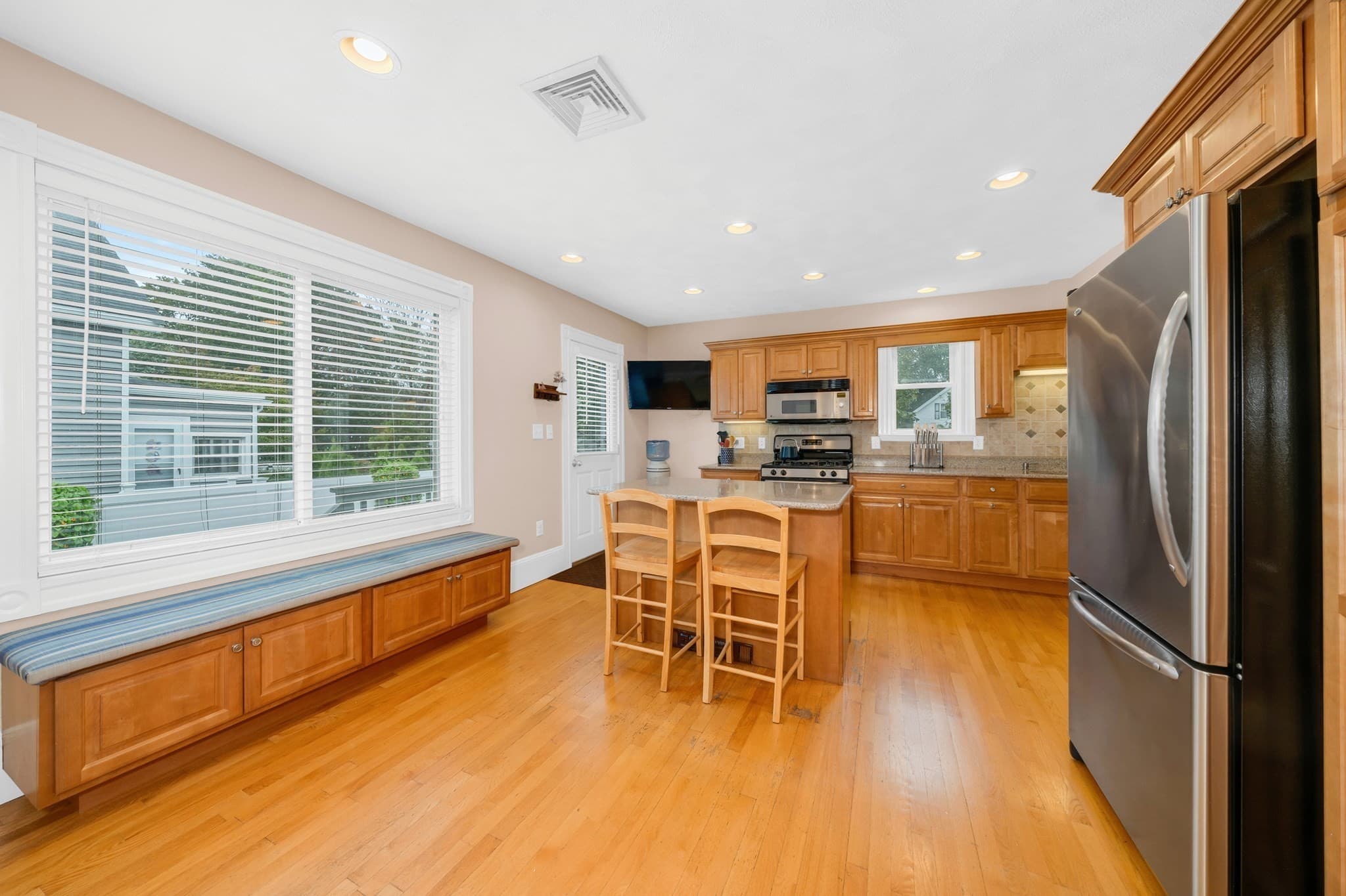 Single Family Residence at 21 Kernwood Ave, Beverly MA 01915, Beverly, photo 4 of 42
