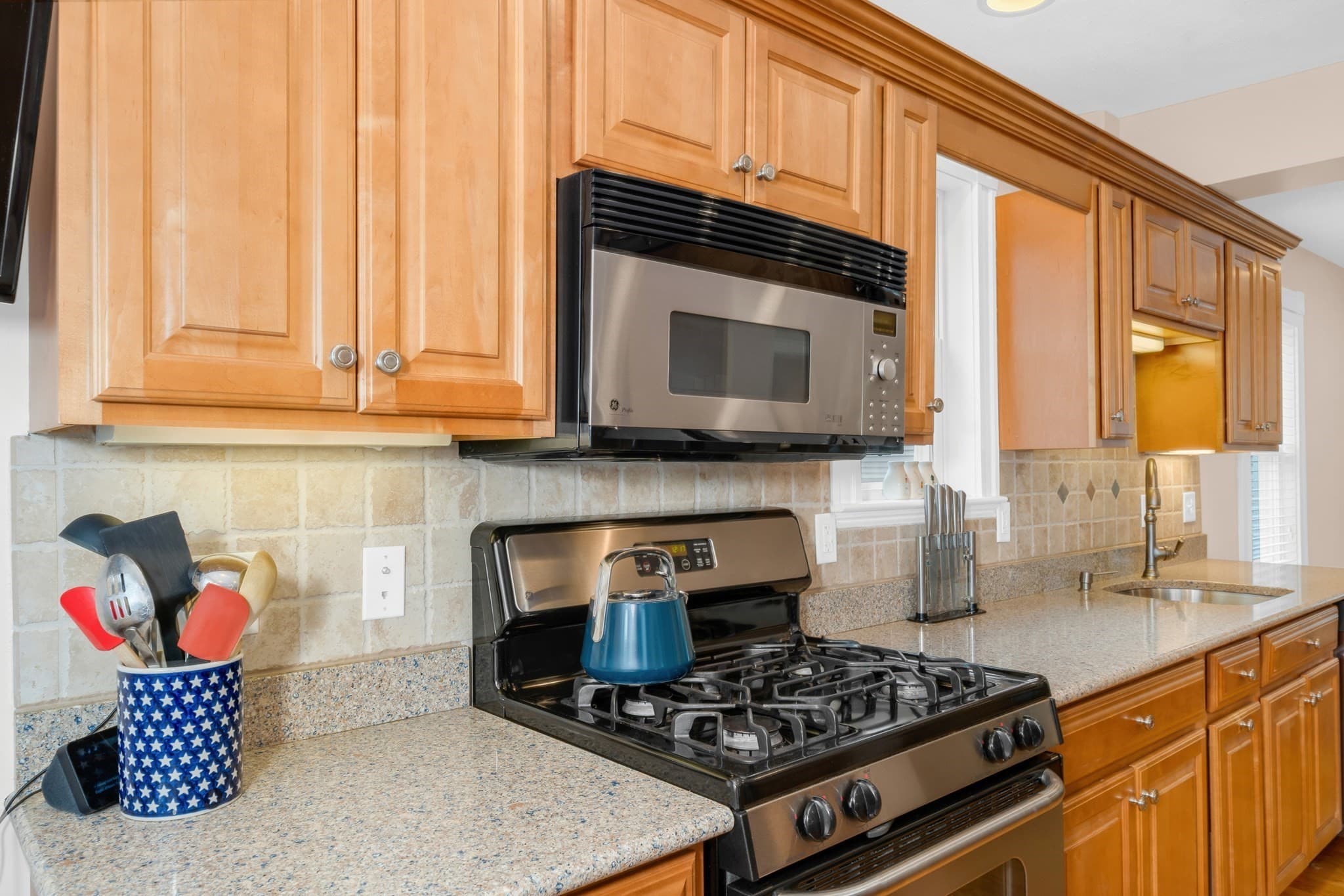 Single Family Residence at 21 Kernwood Ave, Beverly MA 01915, Beverly, photo 8 of 42