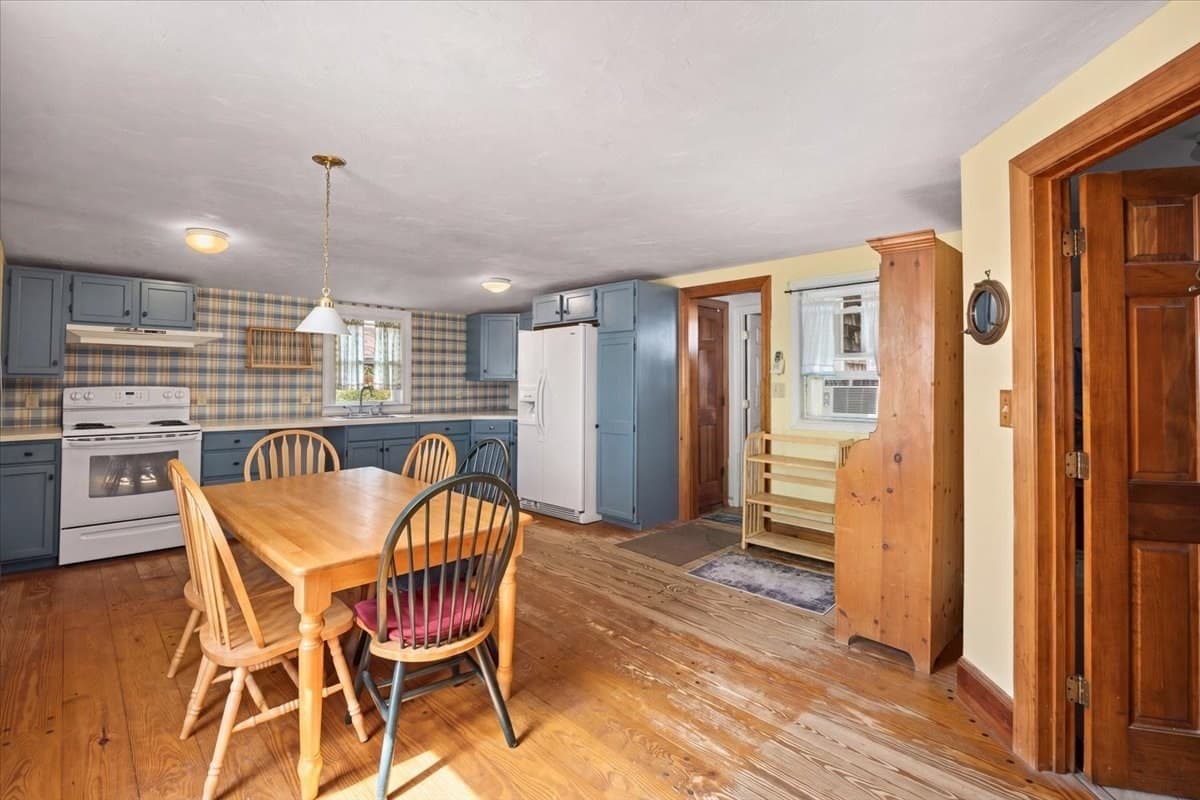 Single Family Residence at 28 Mayflower St, Plymouth MA 02360, Plymouth, photo 7 of 27