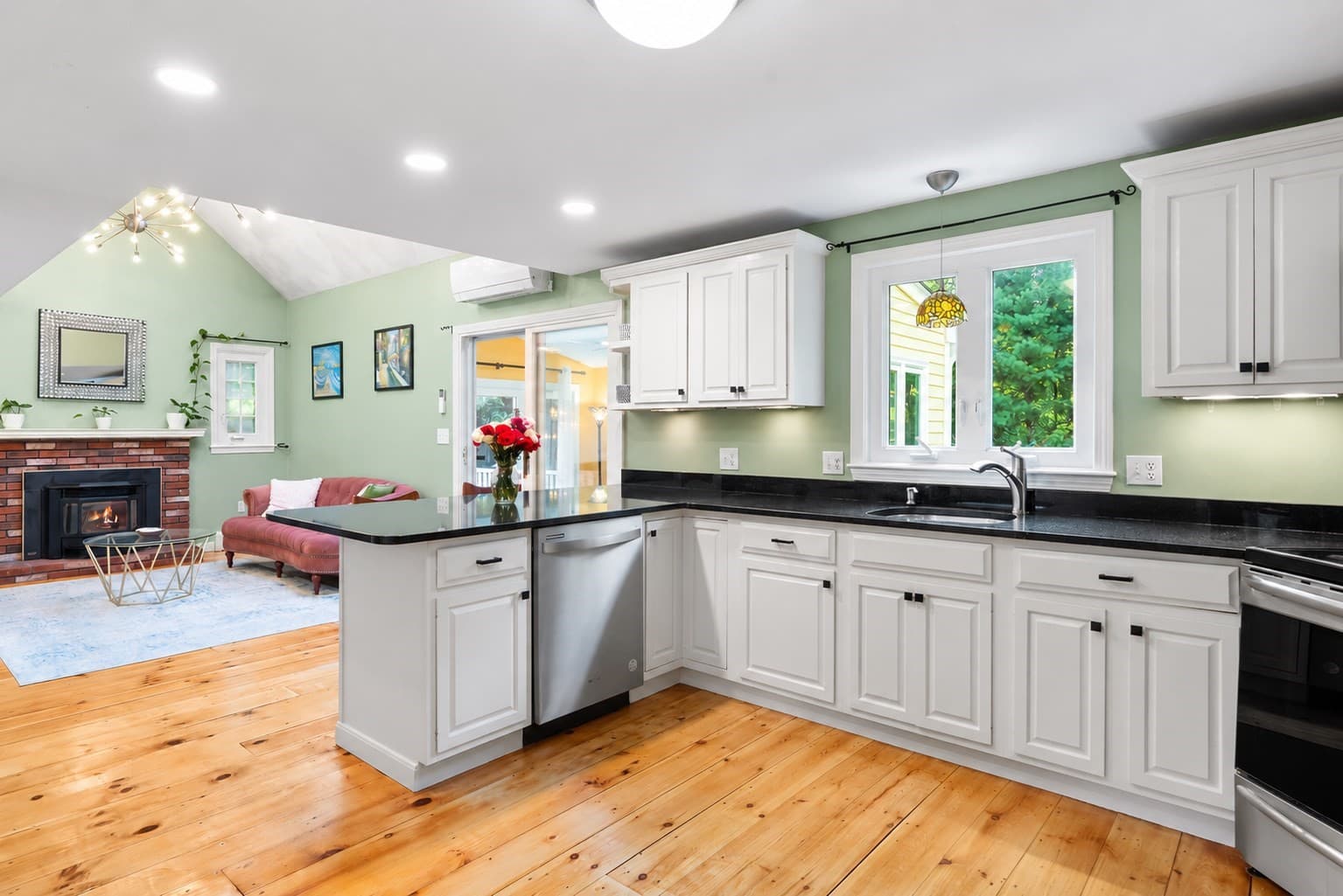 Single Family Residence at 392 Old Farm Rd, Franklin MA 02038, Franklin, photo 7 of 25