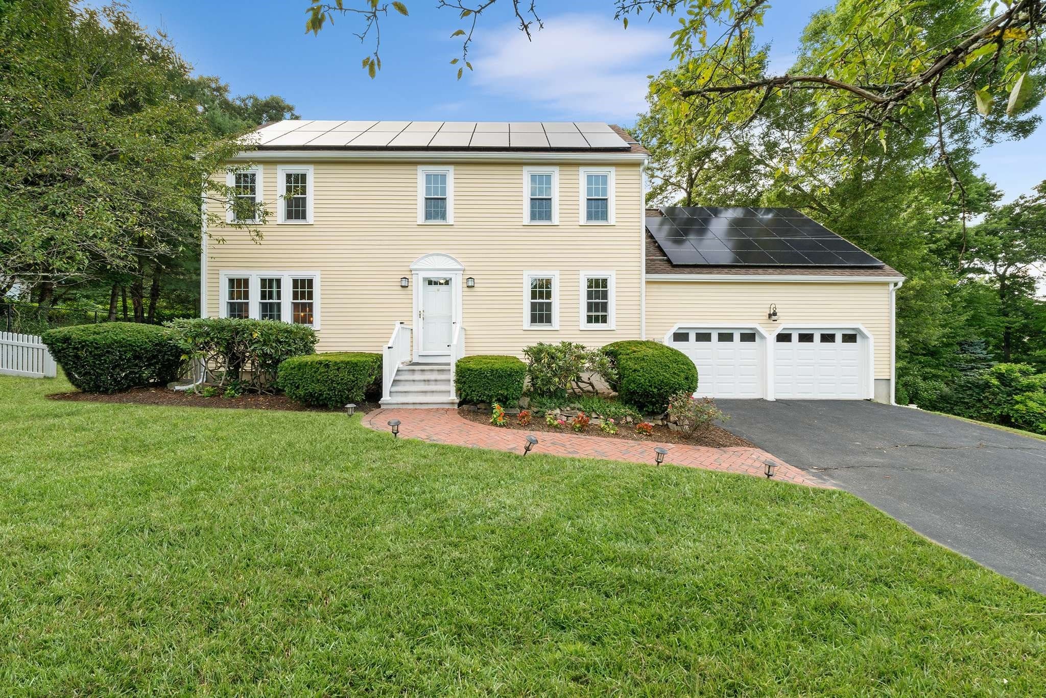 392 Old Farm Rd, Franklin MA 02038