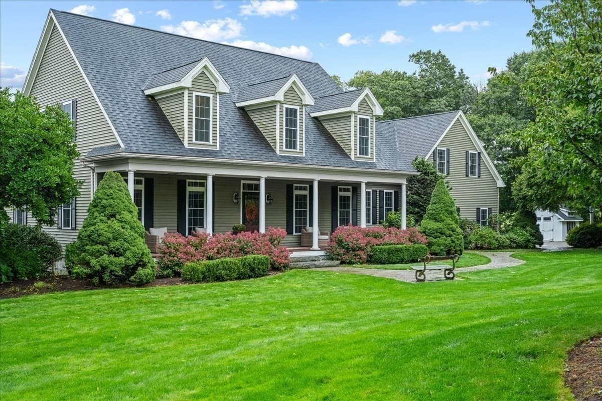 111 Paige Hill Rd, Brimfield MA 01010