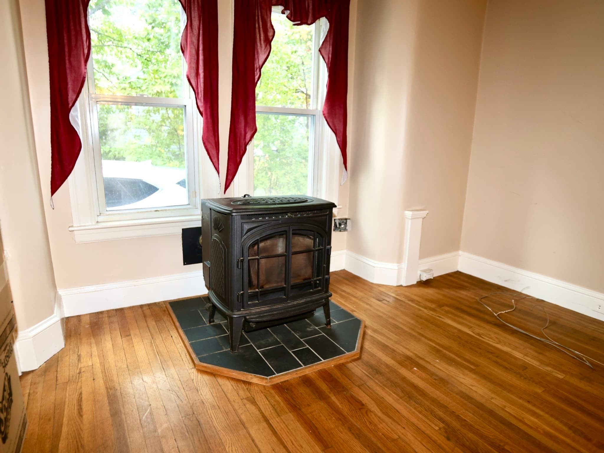 Single Family Residence at 133 Whipple St, Worcester MA 01610, Worcester, photo 2 of 27