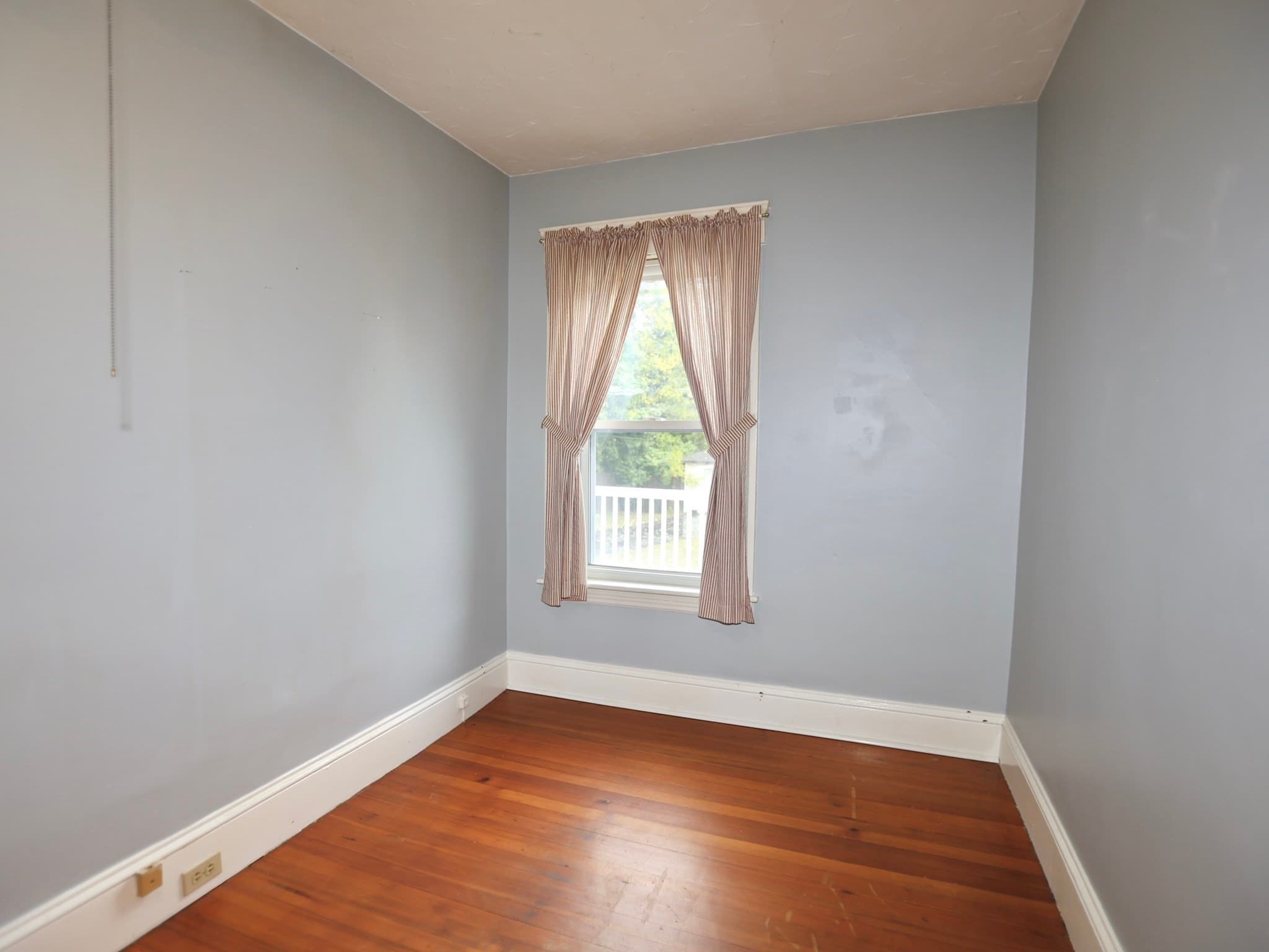 Single Family Residence at 133 Whipple St, Worcester MA 01610, Worcester, photo 17 of 27