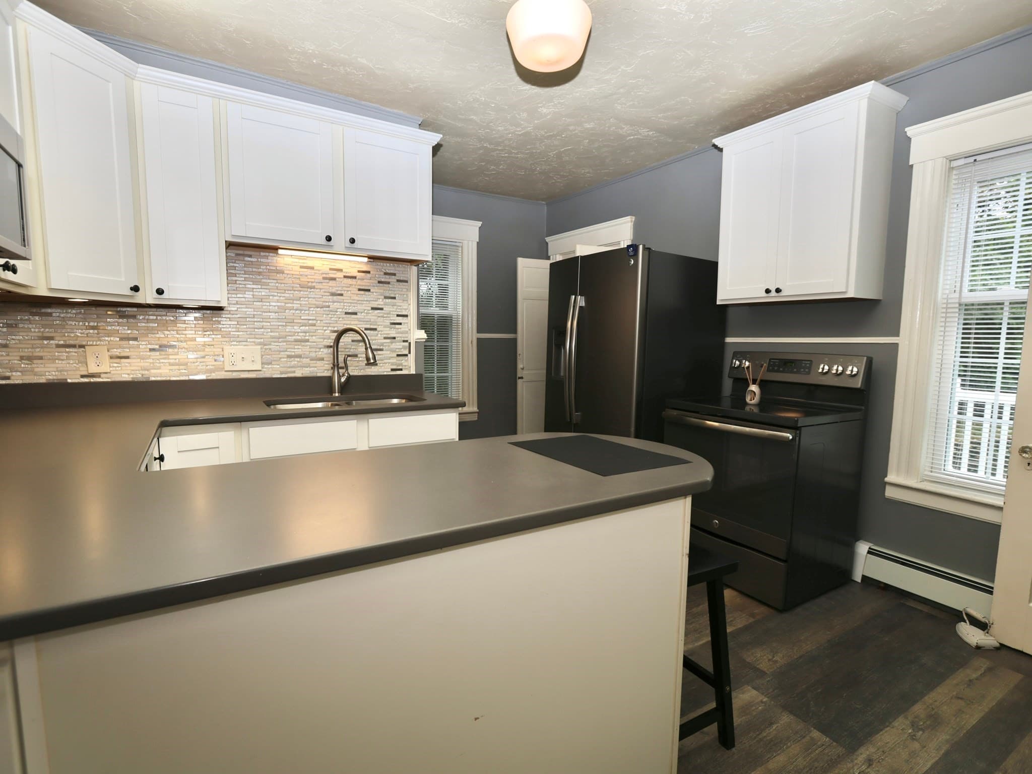 Single Family Residence at 133 Whipple St, Worcester MA 01610, Worcester, photo 7 of 27
