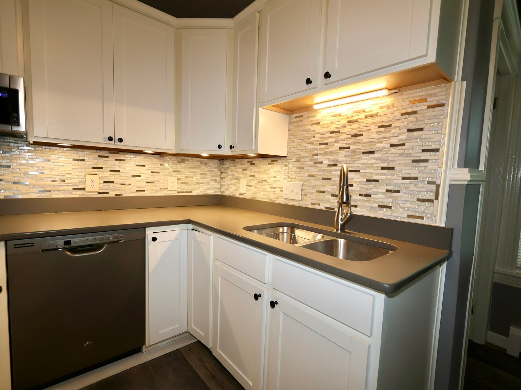 Single Family Residence at 133 Whipple St, Worcester MA 01610, Worcester, photo 5 of 27