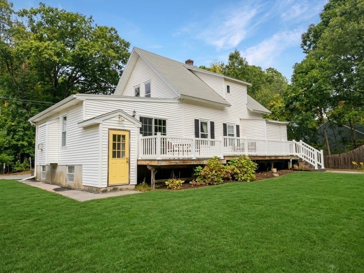 Single Family Residence at 133 Whipple St, Worcester MA 01610, Worcester, photo 24 of 27