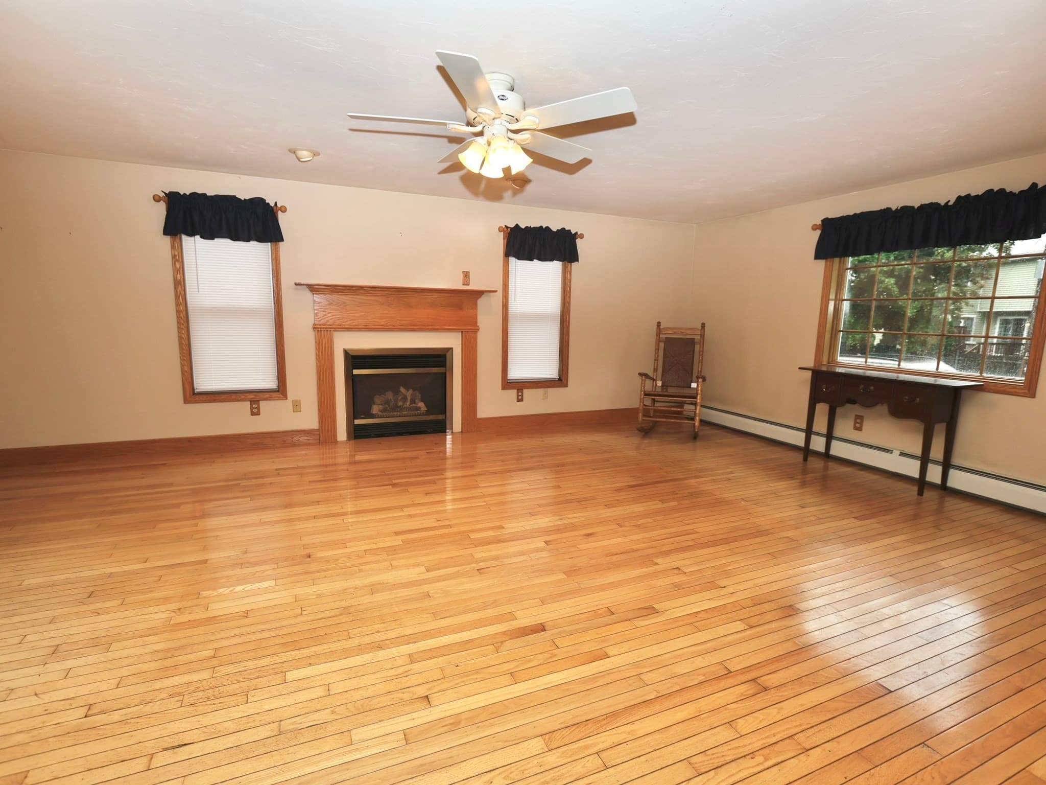 Single Family Residence at 133 Whipple St, Worcester MA 01610, Worcester, photo 11 of 27