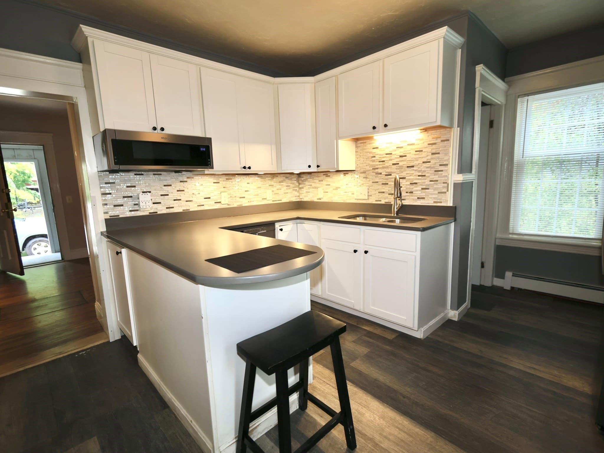 Single Family Residence at 133 Whipple St, Worcester MA 01610, Worcester, photo 4 of 27
