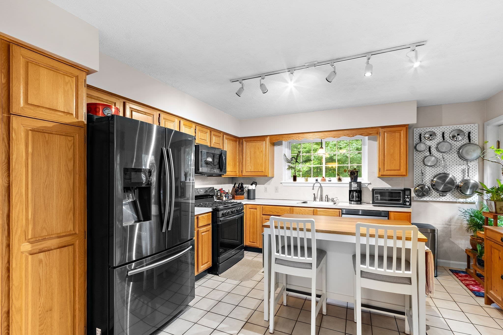 Condominium at 12 Country Club Ln # D, Milford MA 01757, Milford, photo 5 of 30