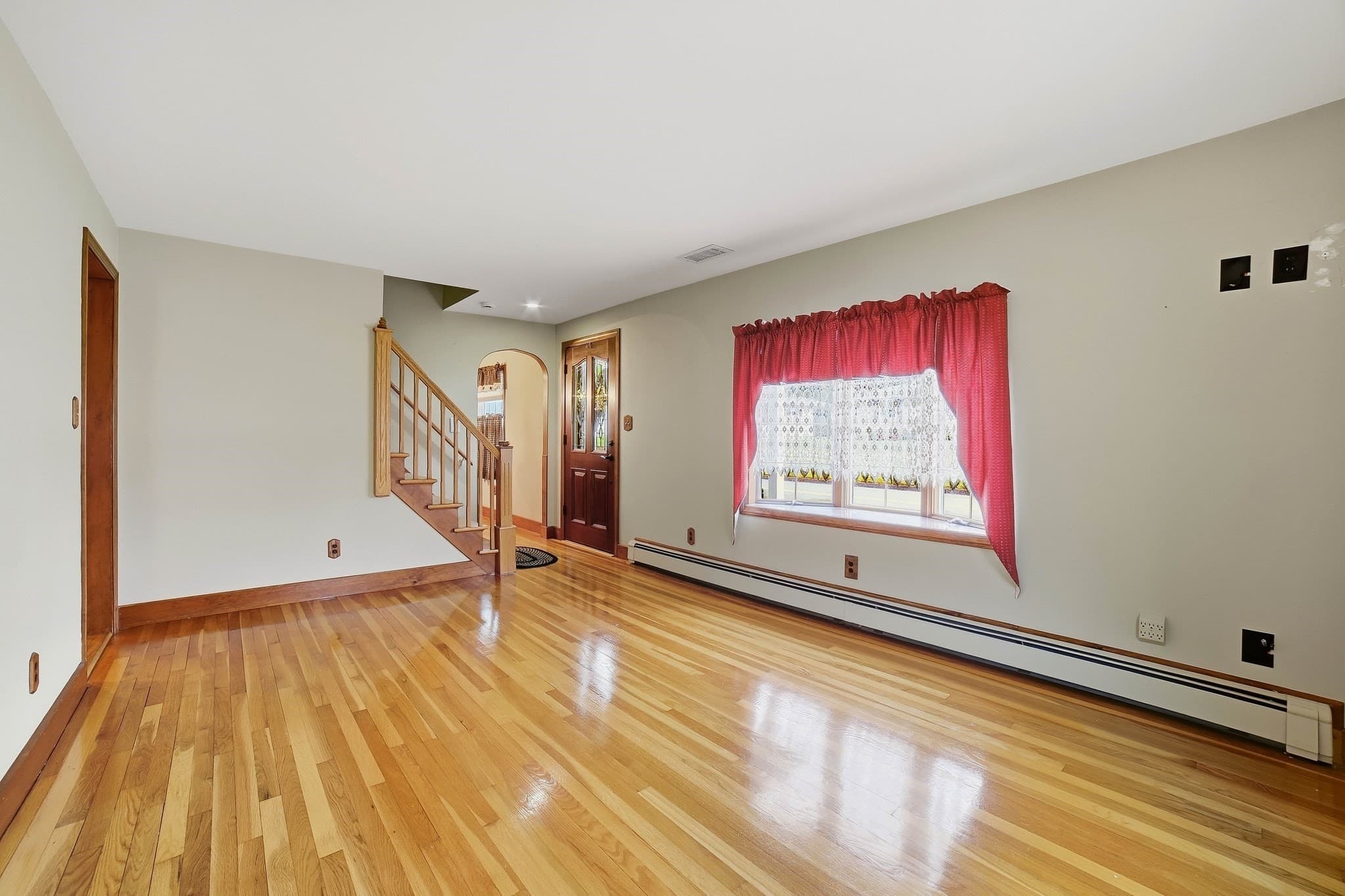 Single Family Residence at 81 Rochdale St, Auburn MA 01501, Auburn, photo 12 of 32