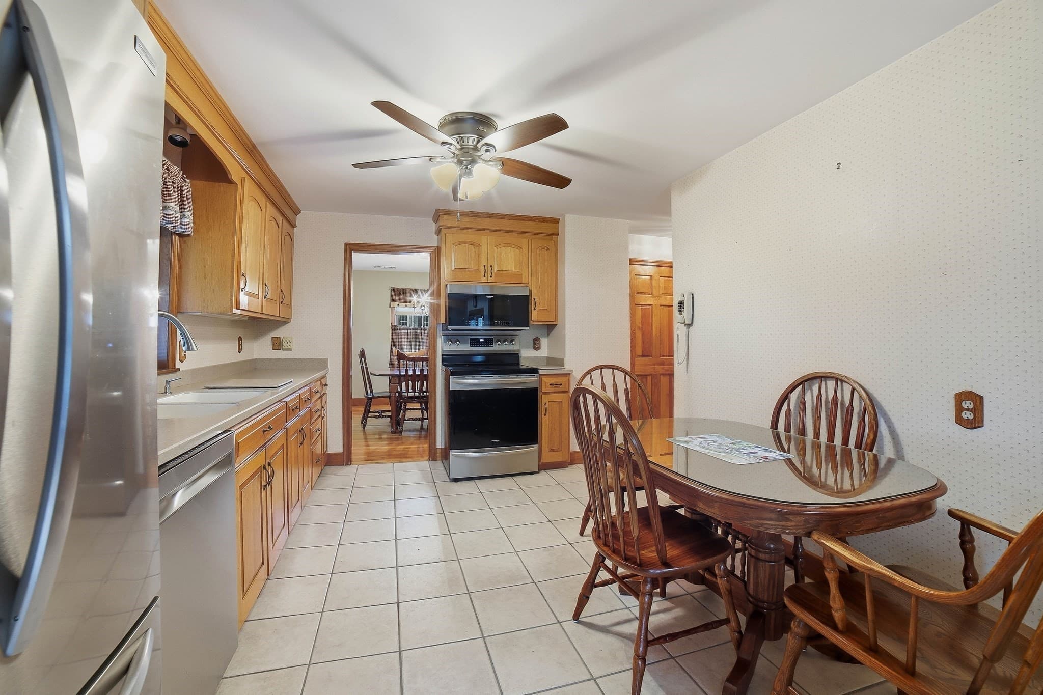 Single Family Residence at 81 Rochdale St, Auburn MA 01501, Auburn, photo 7 of 32