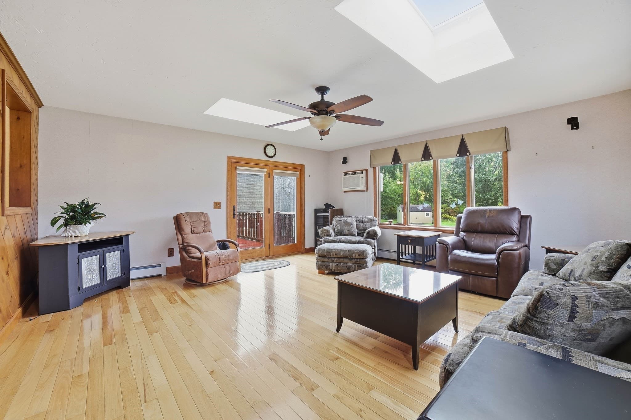 Single Family Residence at 81 Rochdale St, Auburn MA 01501, Auburn, photo 8 of 32