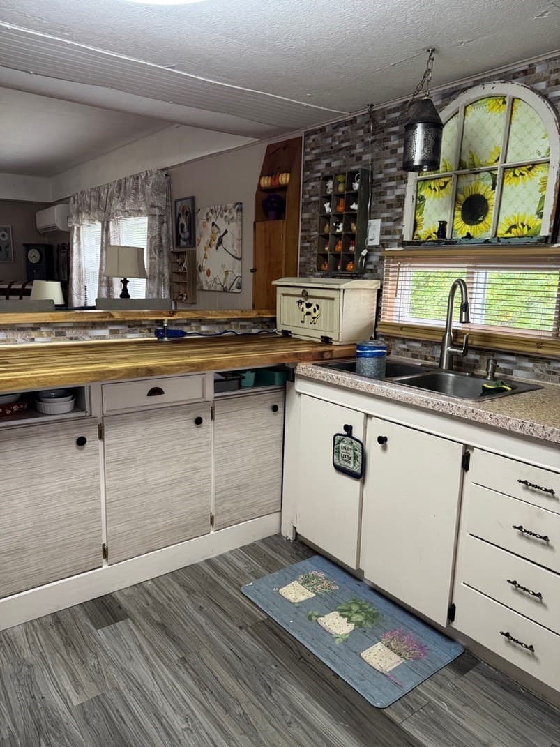 Mobile Home at 19 Third Ave, Ware MA 01082, Ware, photo 3 of 14