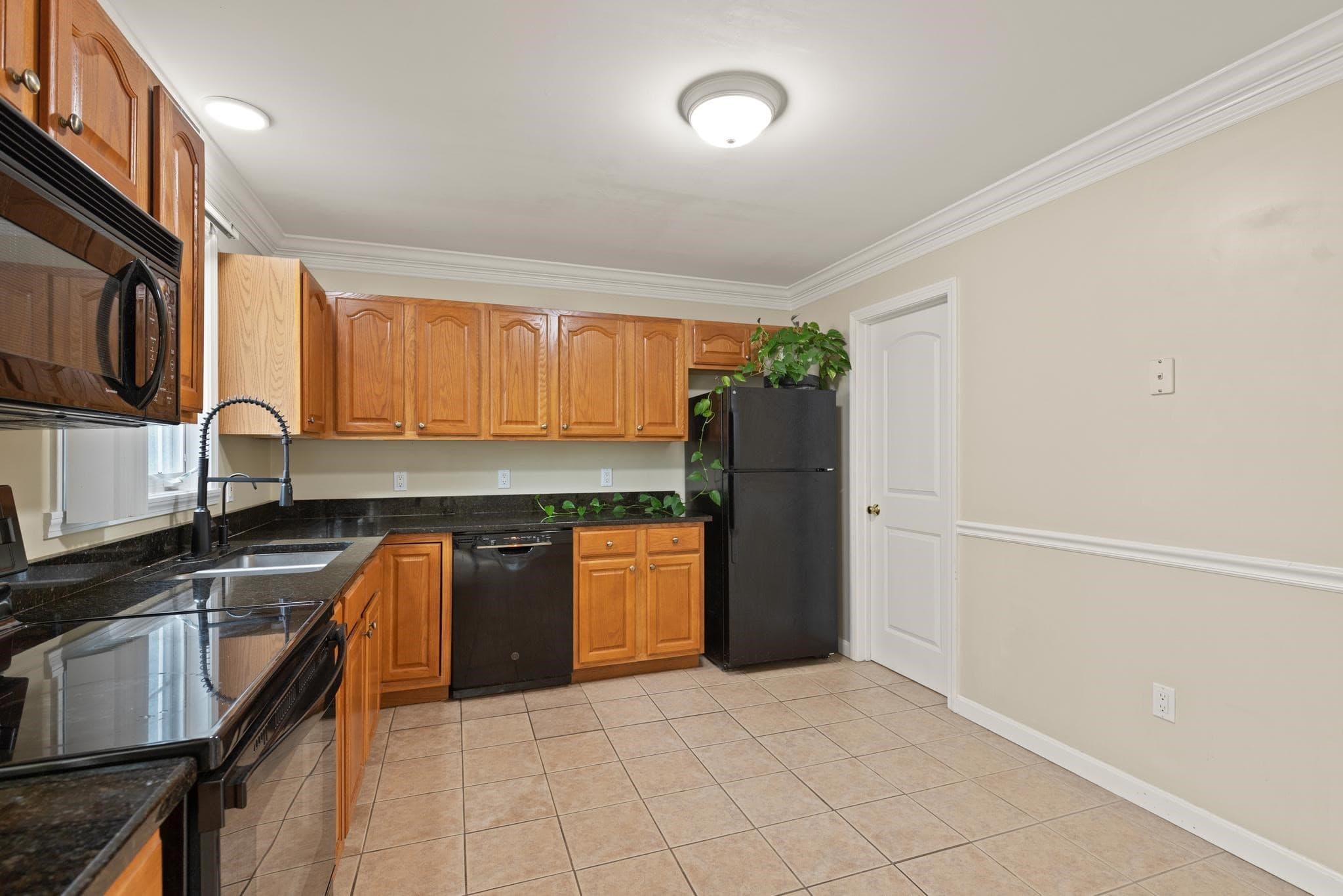 Condominium at 129 Scott St # 4, Attleboro MA 02703, Attleboro, photo 17 of 33