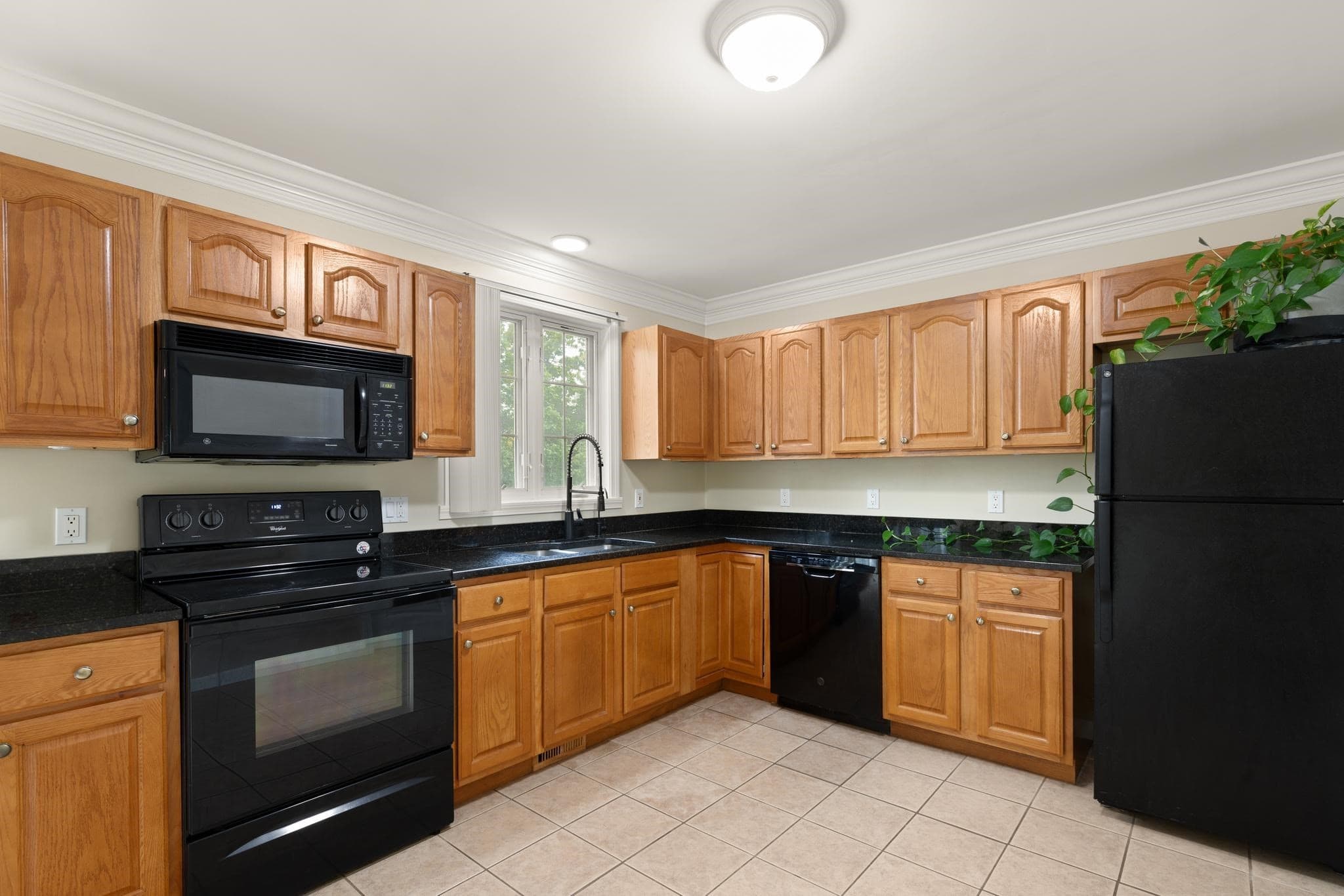 Condominium at 129 Scott St # 4, Attleboro MA 02703, Attleboro, photo 14 of 33