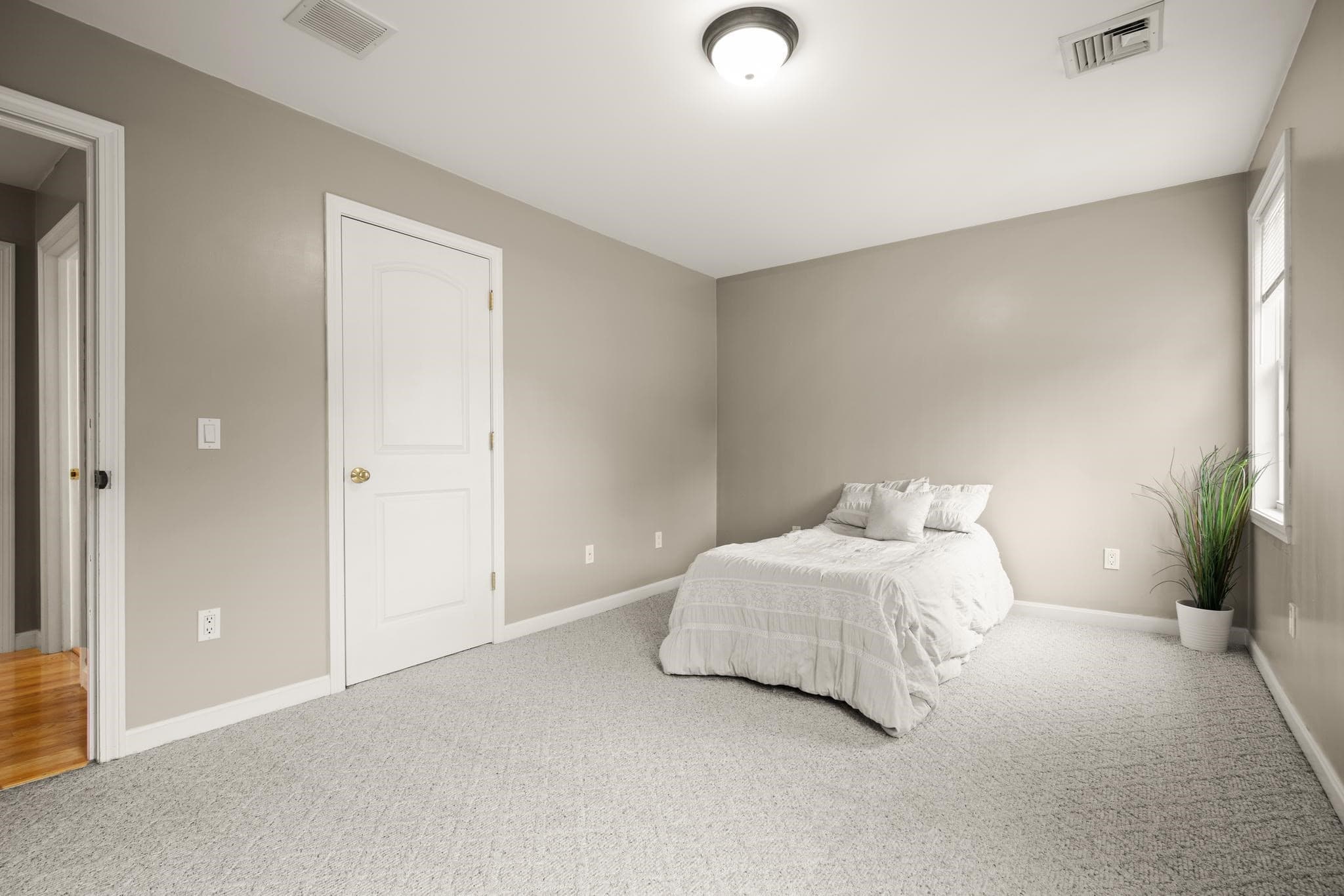 Condominium at 129 Scott St # 4, Attleboro MA 02703, Attleboro, photo 21 of 33