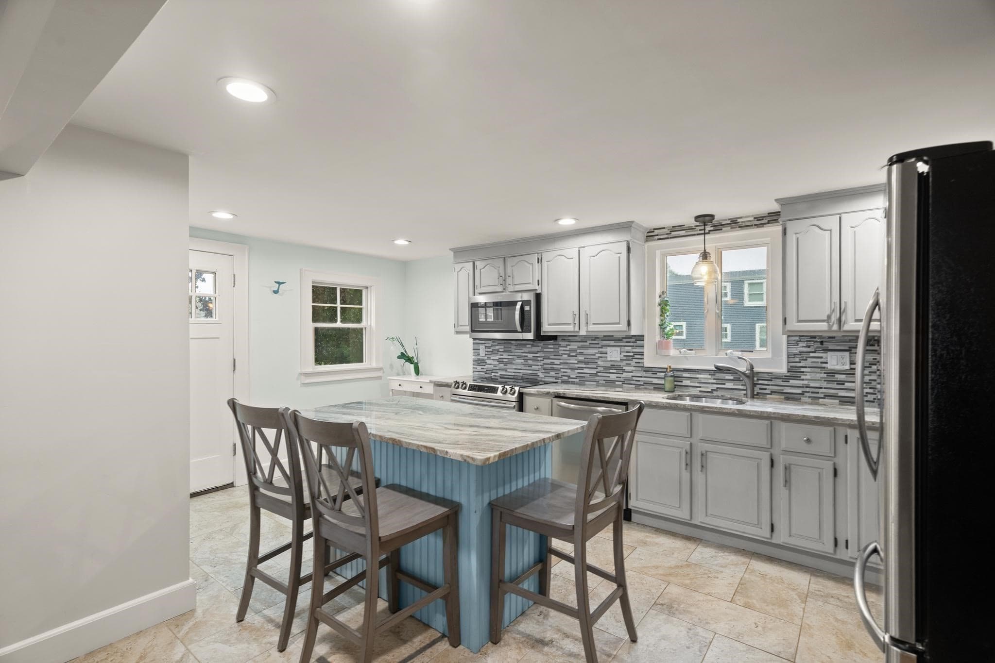 Single Family Residence at 13 Rainbow Cir, Peabody MA 01960, Peabody, photo 6 of 32