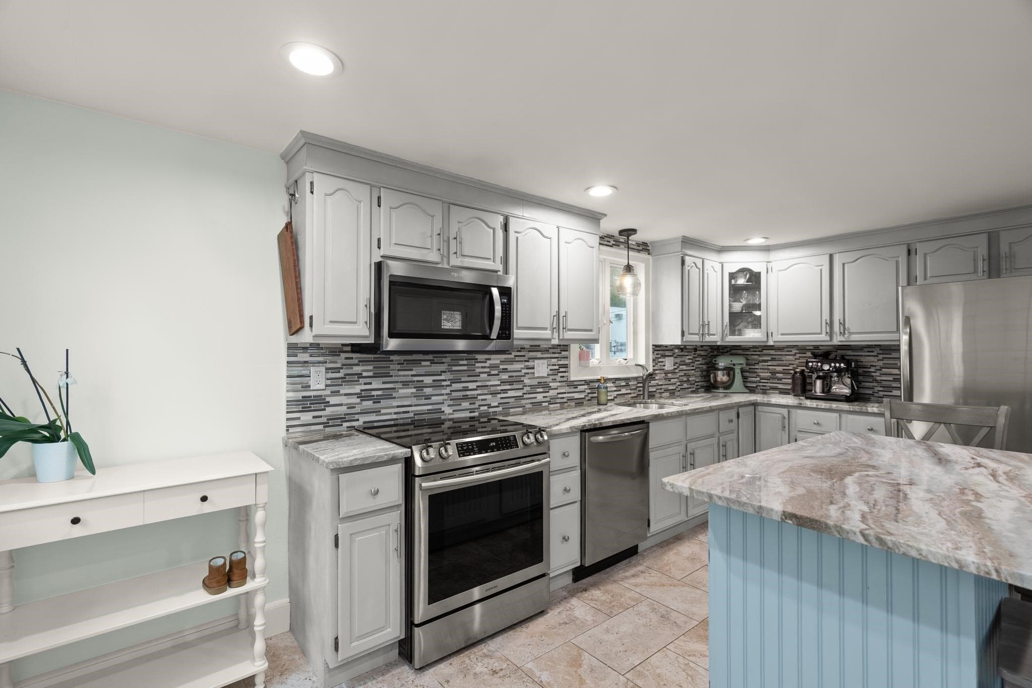 Single Family Residence at 13 Rainbow Cir, Peabody MA 01960, Peabody, photo 8 of 32