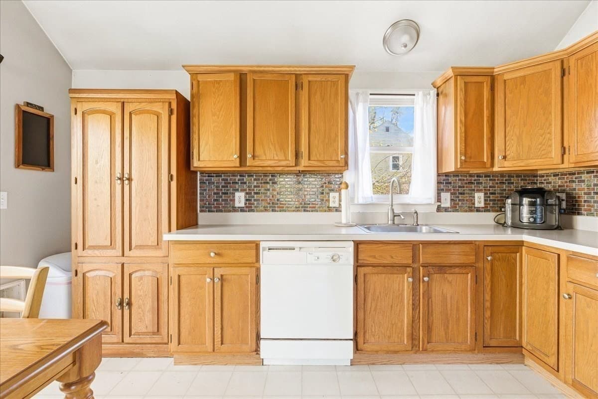 Single Family Residence at 2 Juniper St, Plymouth MA 02360, Plymouth, photo 12 of 37
