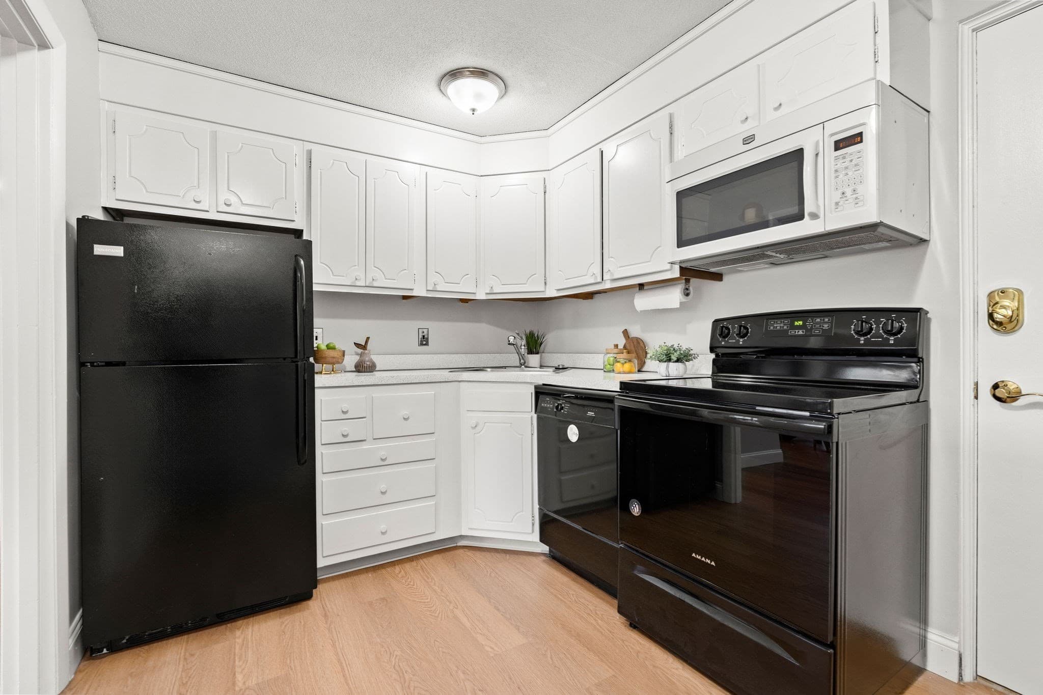 Condominium at 53 Melrose Street # 2B, Melrose MA 02176, Melrose, photo 10 of 35