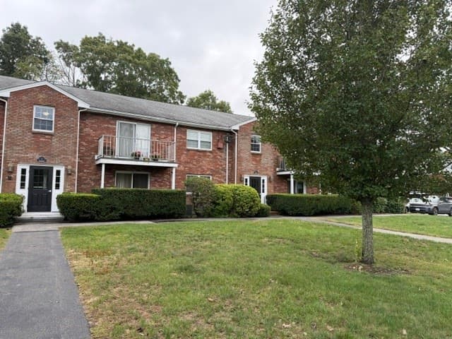 Condominium at 1 Kingswood # 8, Abington MA 02351, Abington, photo 2 of 10