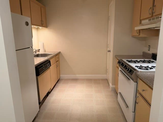 Condominium at 1 Kingswood # 8, Abington MA 02351, Abington, photo 7 of 10
