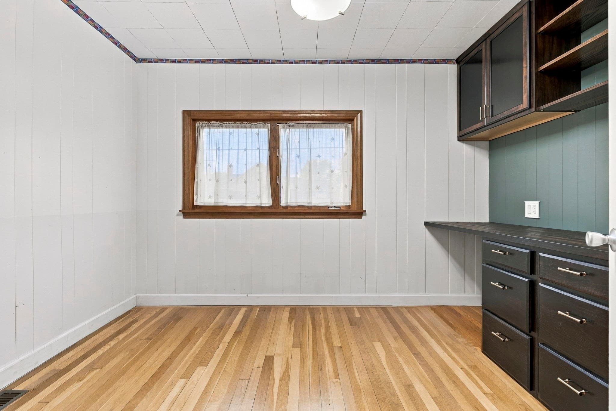 Single Family Residence at 814 Lynnfield Street, Lynnfield MA 01940, Lynnfield, photo 7 of 33