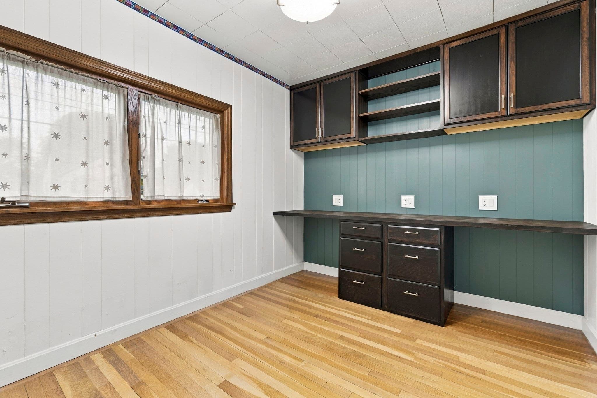 Single Family Residence at 814 Lynnfield Street, Lynnfield MA 01940, Lynnfield, photo 8 of 33