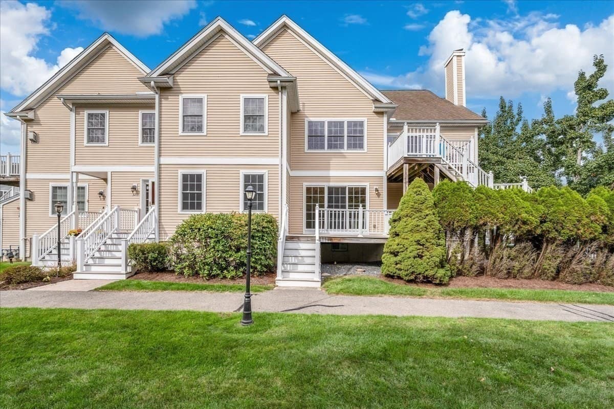 Condominium at 319 Hampton Way # 319, Abington MA 02351, Abington, photo 2 of 26