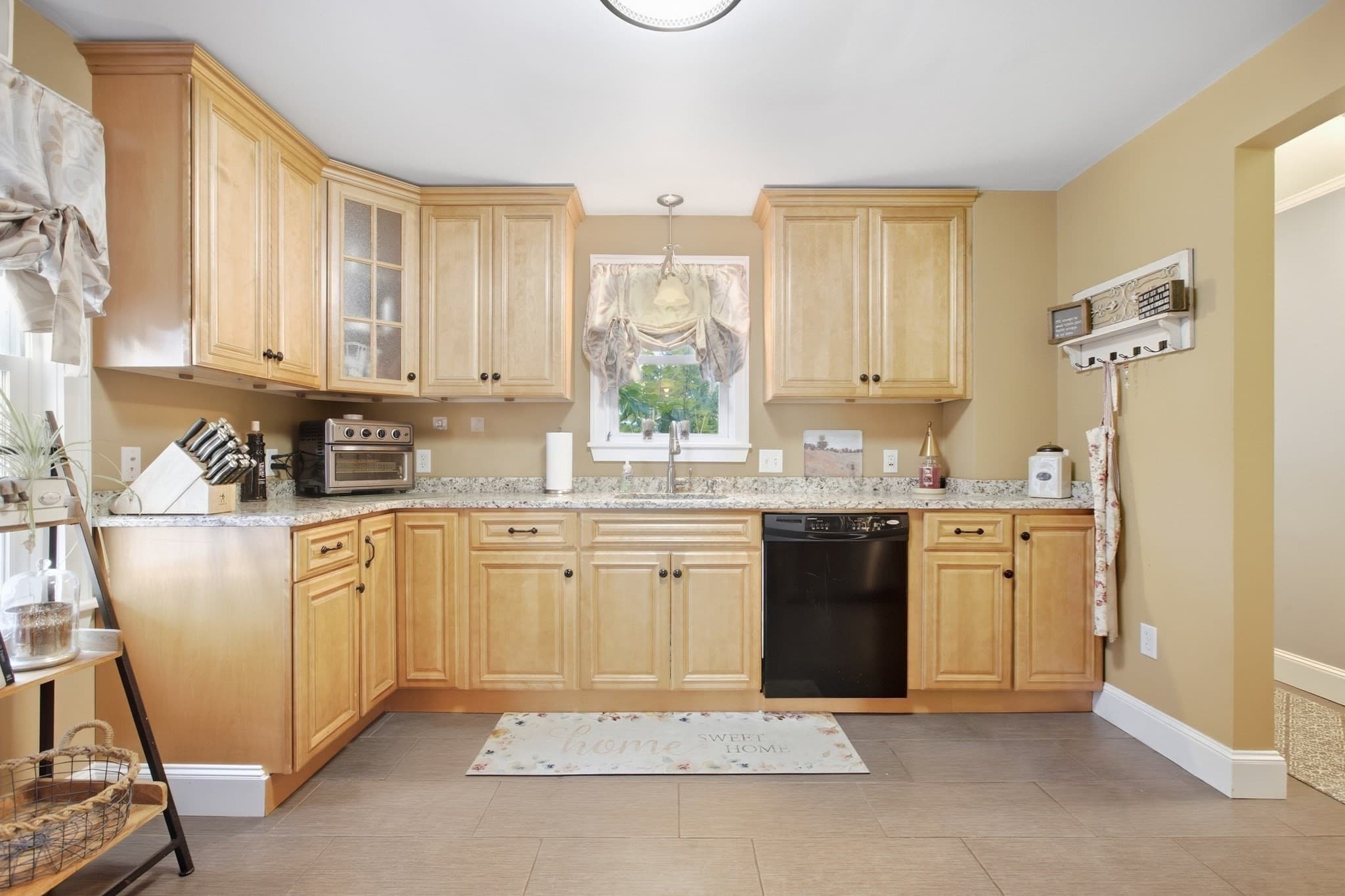 Single Family Residence at 24 Vokes Terrace, Lynnfield MA 01940, Lynnfield, photo 8 of 31