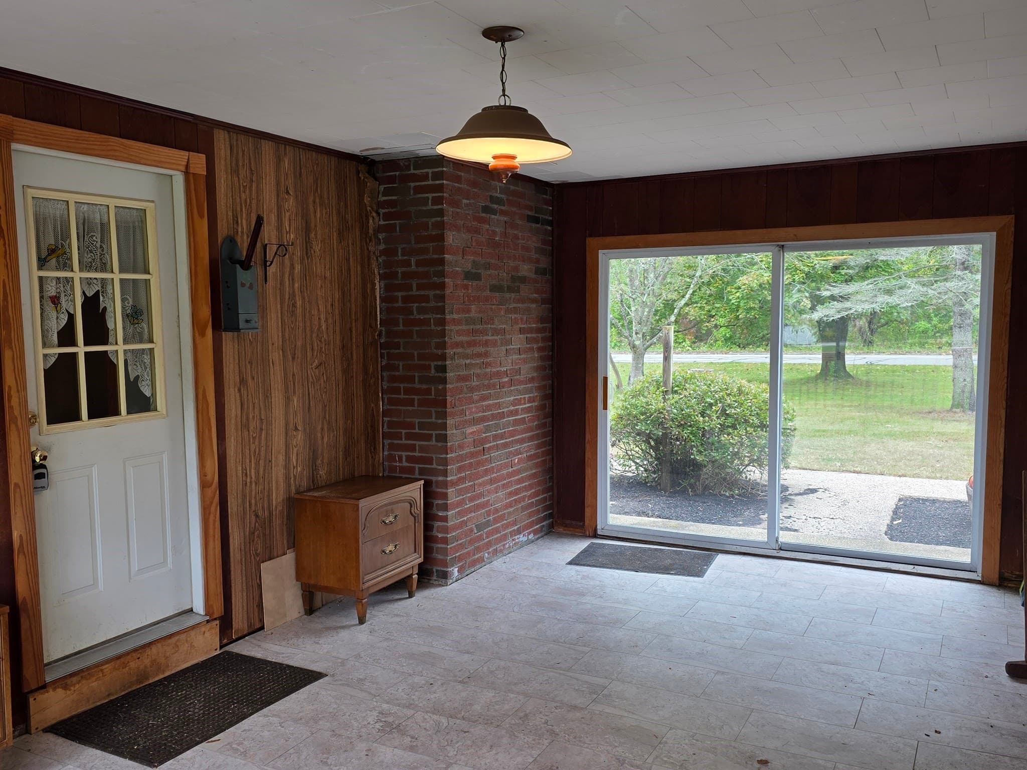 Single Family Residence at 24 Elm St, Franklin MA 02038, Franklin, photo 3 of 17