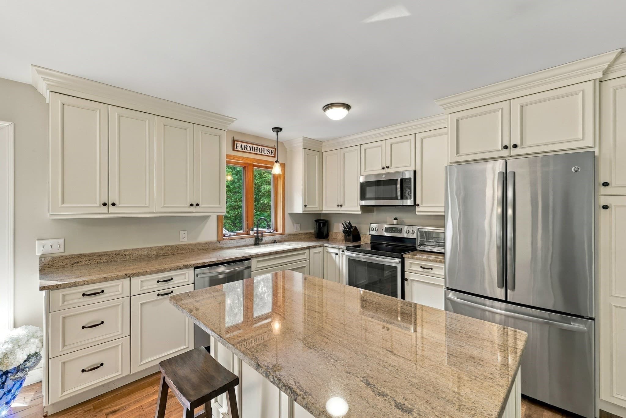 Single Family Residence at 252 Breckenridge St, Palmer MA 01069, Palmer, photo 6 of 35