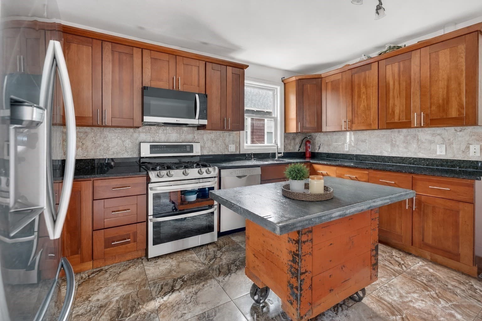 Condominium at 18 Vincent Ave # 18, Belmont MA 02478, Belmont, photo 3 of 27