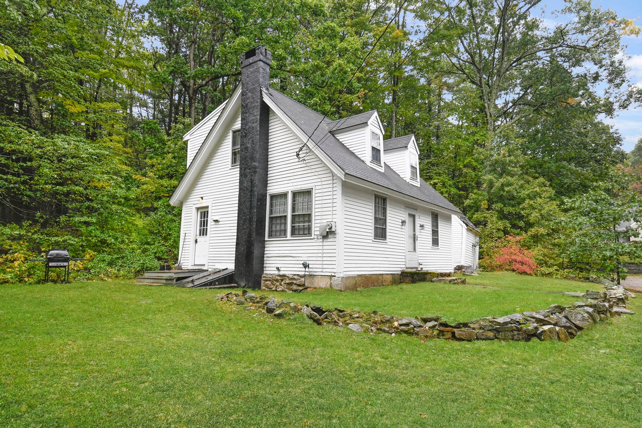 Single Family Residence at 18 School House Rd, Sandown NH 03873, Sandown, photo 3 of 33