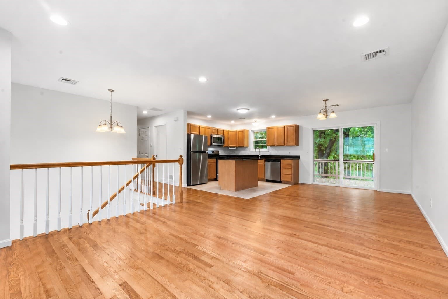 Single Family Residence at 15 Tory Fort Ln, Worcester MA 01602, Worcester, photo 7 of 29