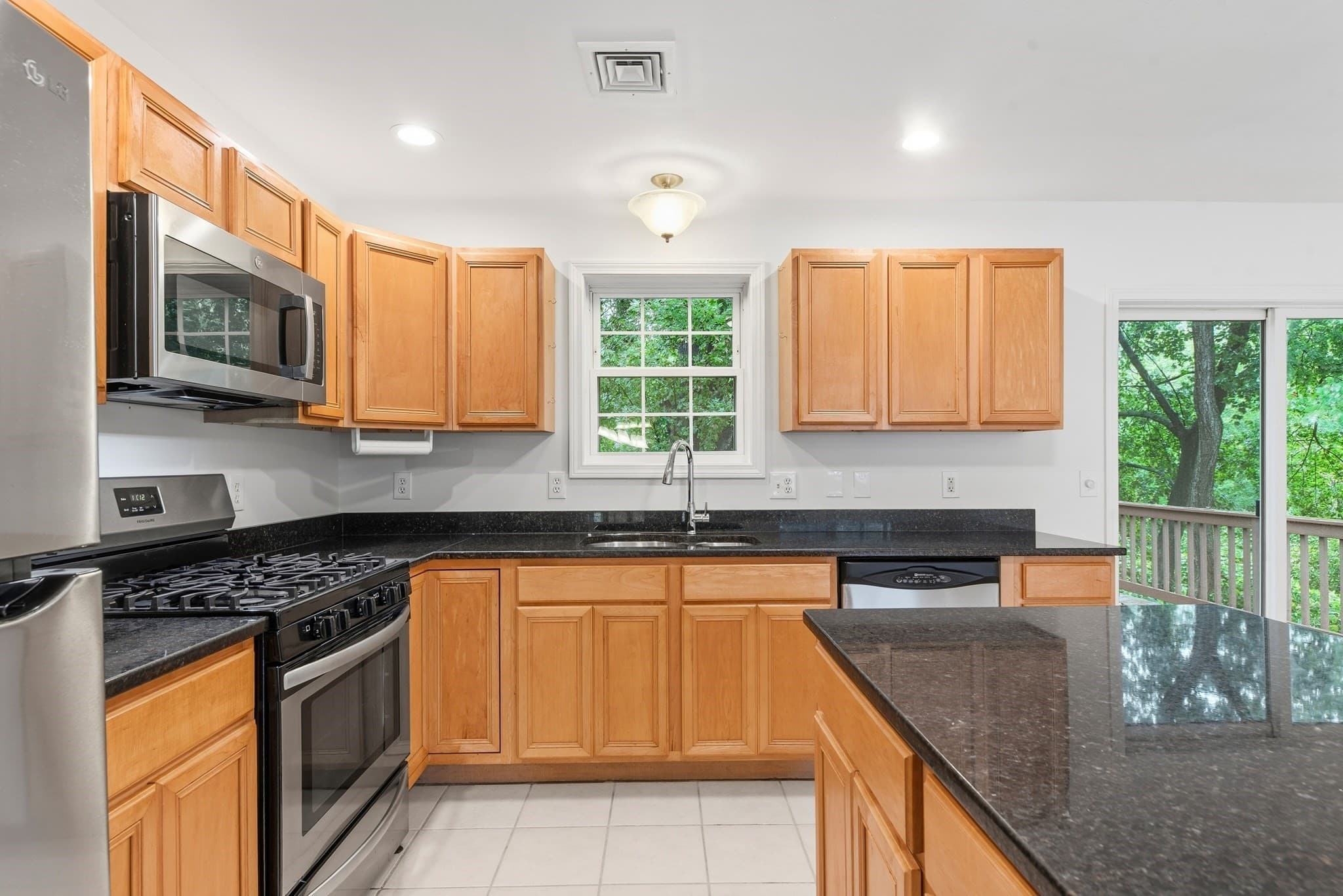 Single Family Residence at 15 Tory Fort Ln, Worcester MA 01602, Worcester, photo 9 of 29
