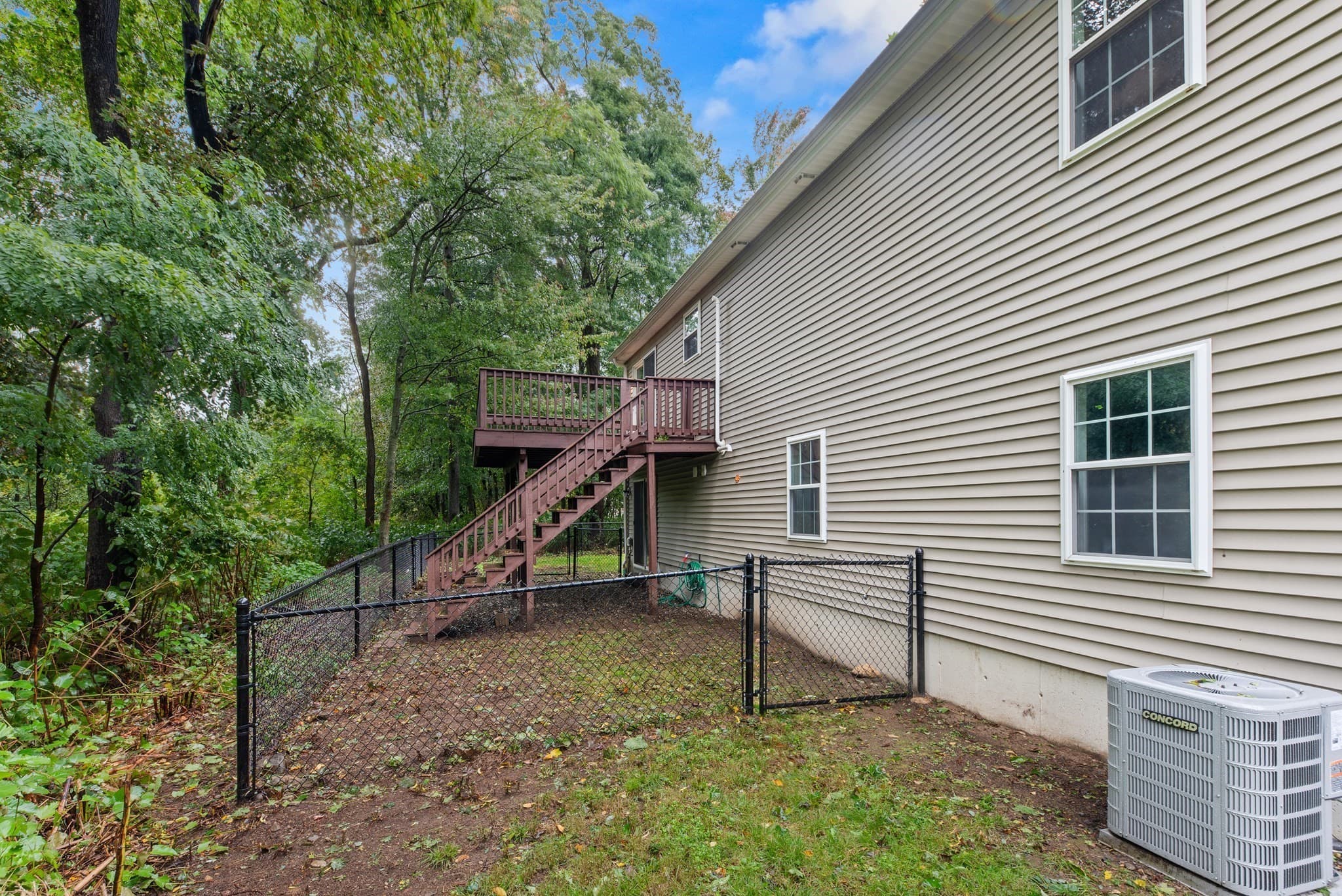 Single Family Residence at 15 Tory Fort Ln, Worcester MA 01602, Worcester, photo 4 of 29